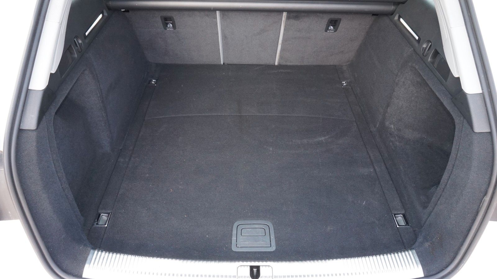 Audi A4 Avant 40 TDI Quattro Advanced - Samsaru's Car Outlet