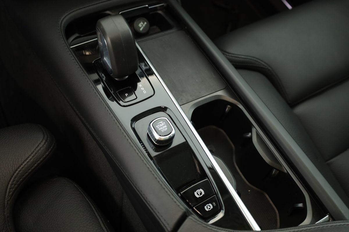 Volvo XC90 B5 AWD Plus Bright 7S LED Pano Navi AHK 22"