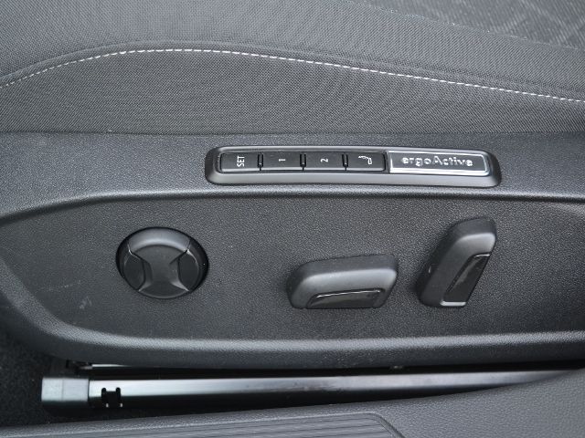 Volkswagen Golf VIII Variant 2.0 TDI Life - Samsaru's Car Outlet