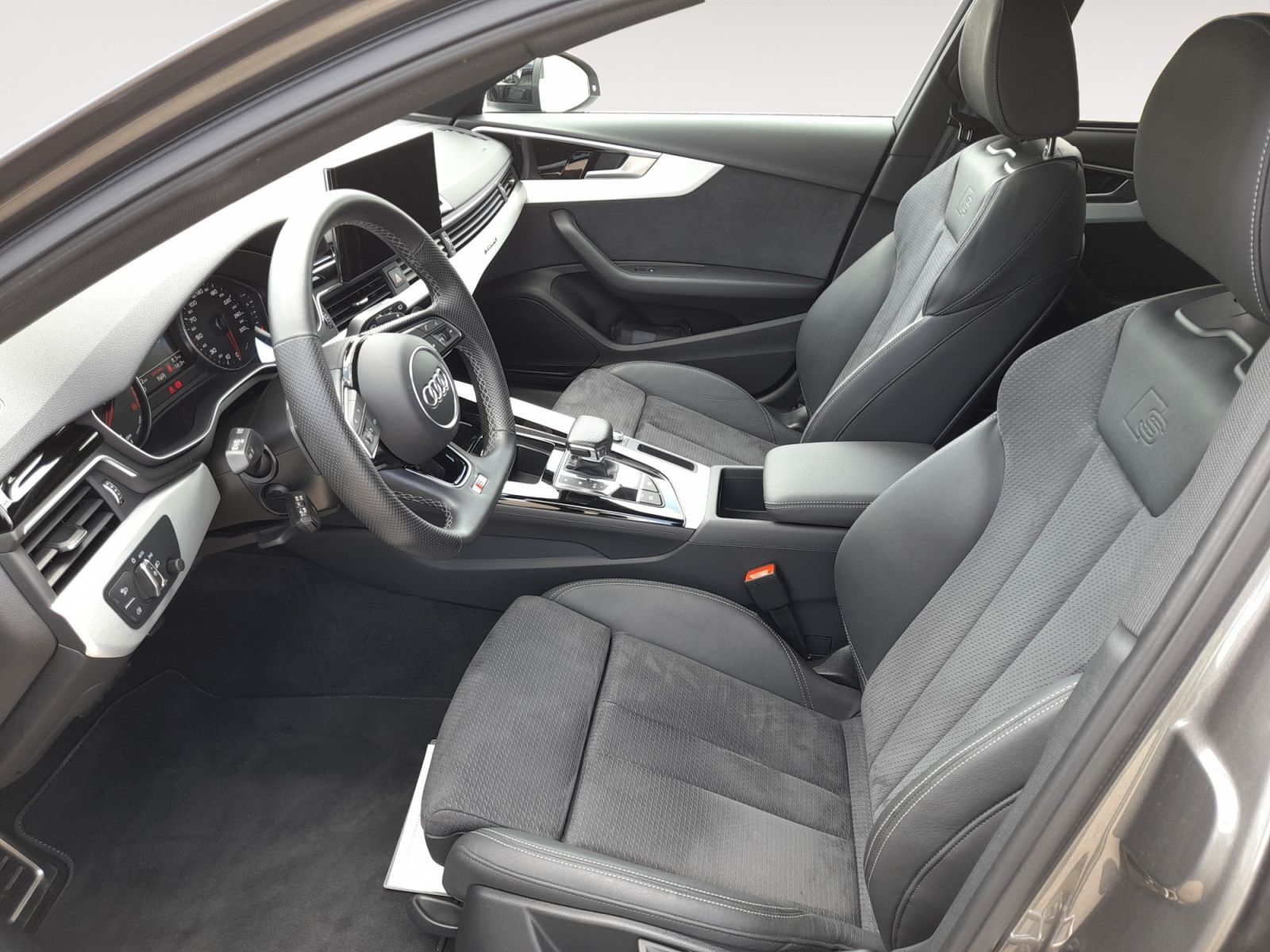 Audi A4 Avant 40 TFSI quattro S-Line - Samsaru's Car Outlet