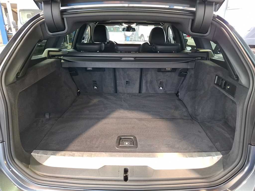 BMW 330e Touring Advantage Steptronic - Samsaru's Car Outlet
