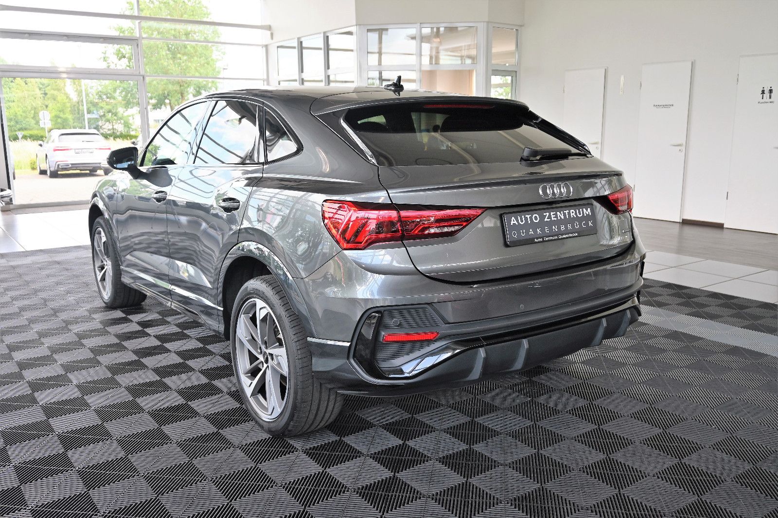 Audi Q3 SB 35 TDI qu S-Line - Samsaru's Car Outlet