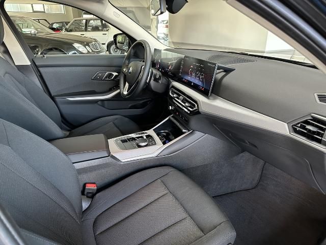 BMW 320 i Limousine - Samsaru's Car Outlet