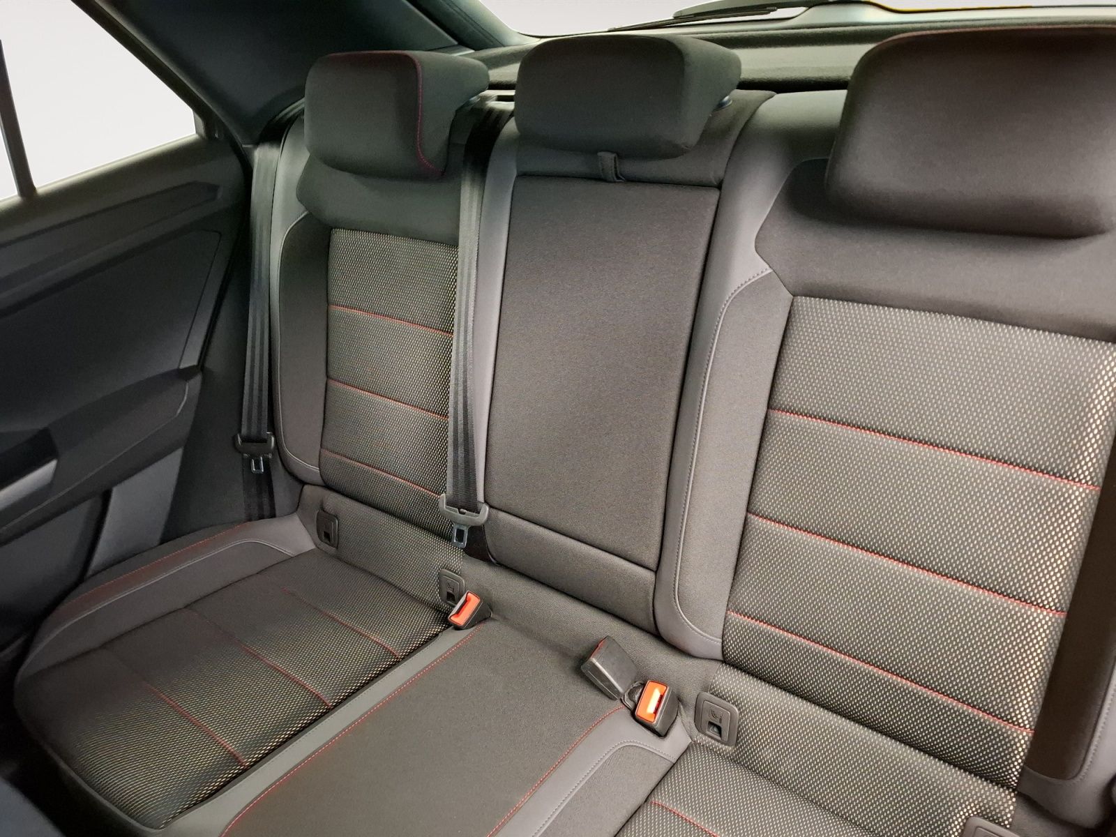 Volkswagen T-Roc 1.5 TSI Sport - Samsaru's Car Outlet