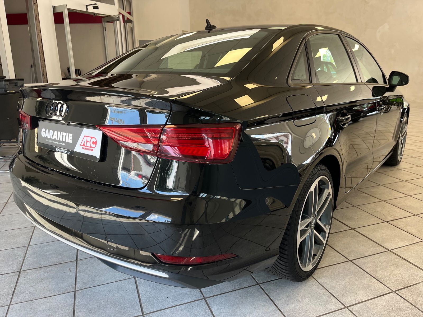 Audi A3 Lim. 40 TFSI Quattro S-Line Sport - Samsaru's Car Outlet