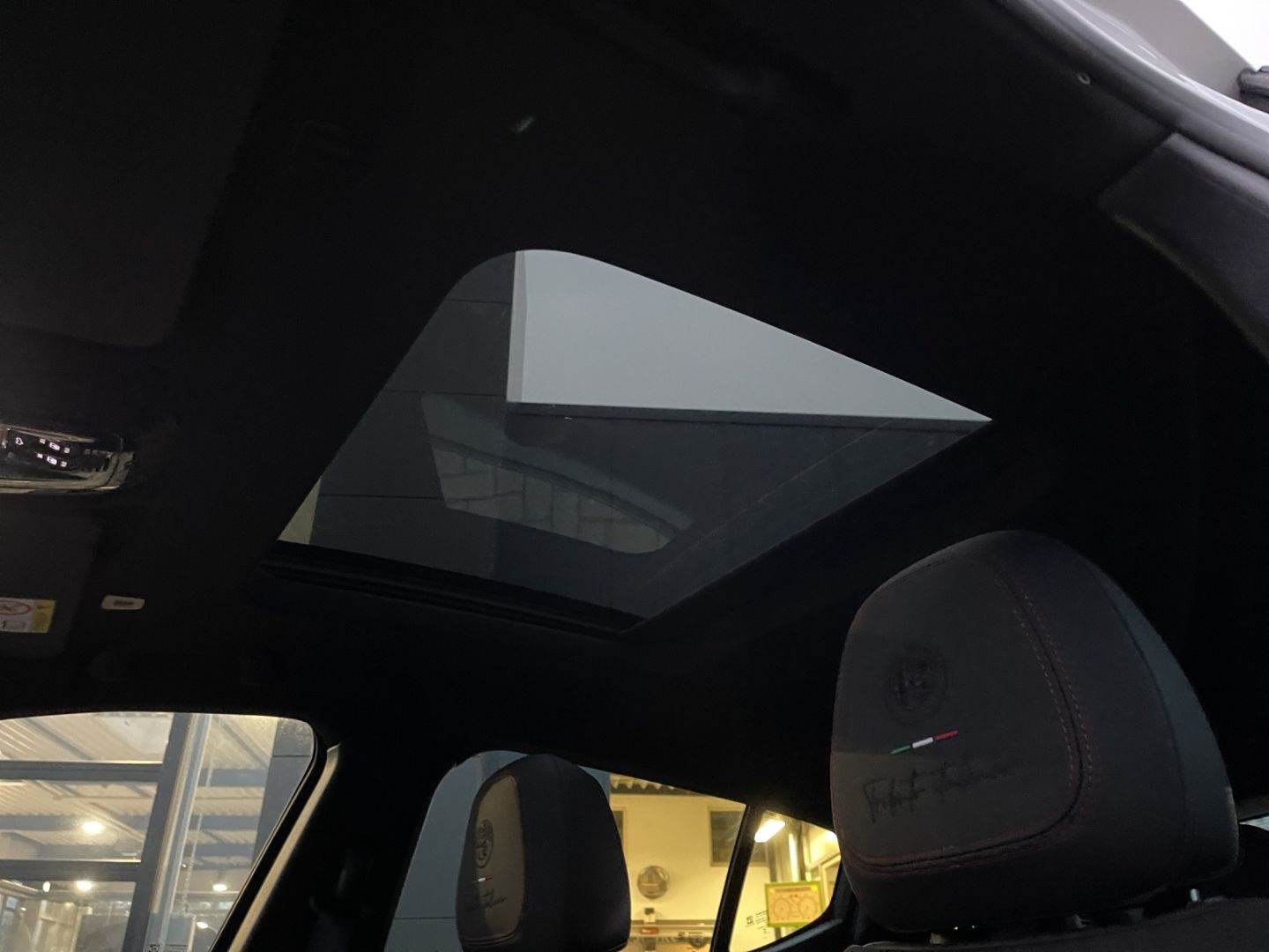 Alfa Romeo Tonale Tributo italiano PHEV PANORAMA+PDC+KAMERA