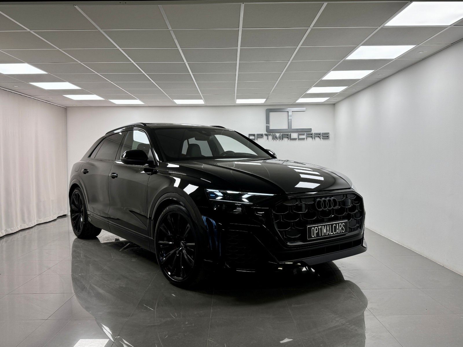 Audi Q8 50 TDi Q S-LINE Black - Samsaru's Car Outlet
