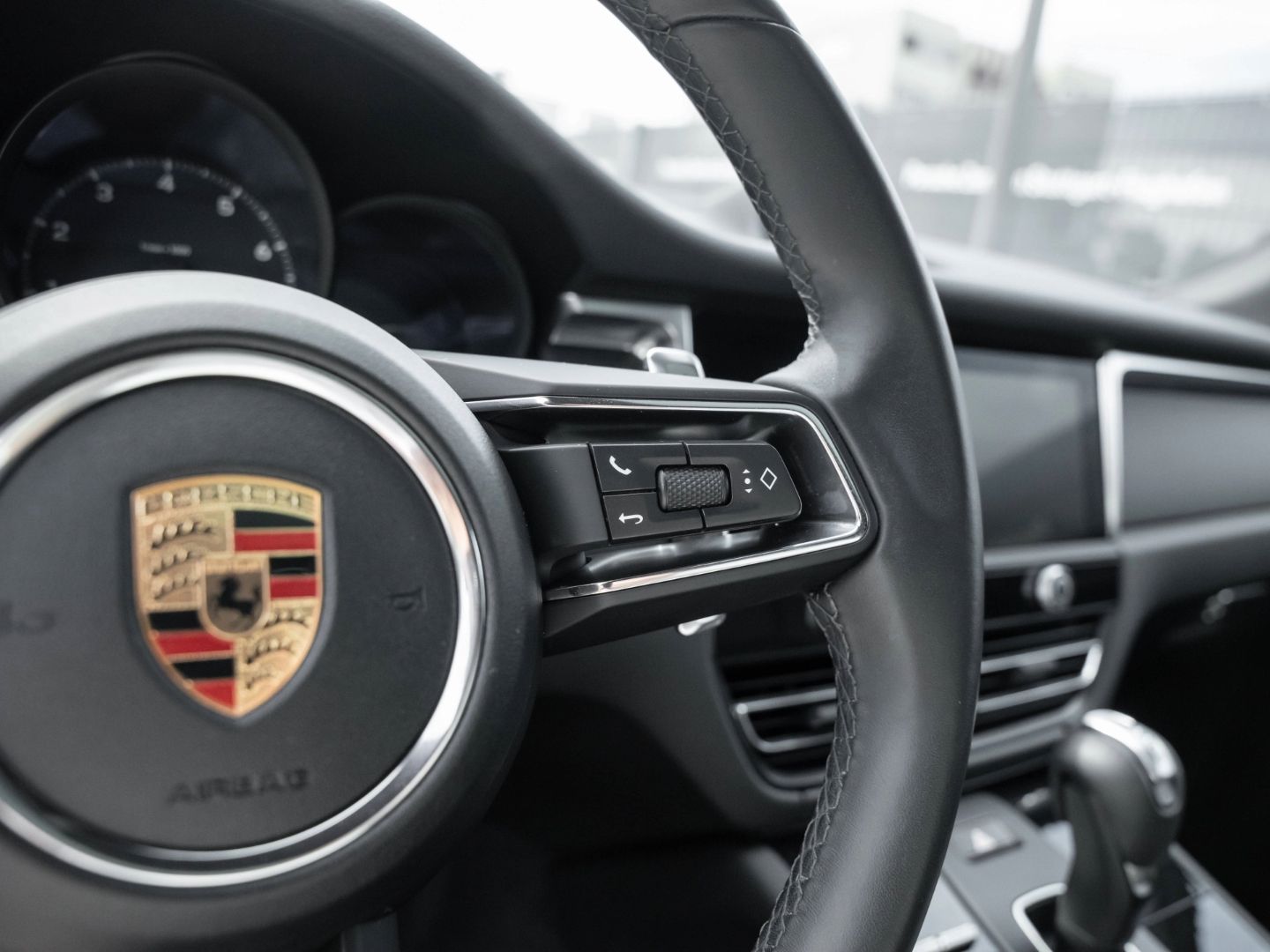 Porsche Macan - Samsaru's Car Outlet