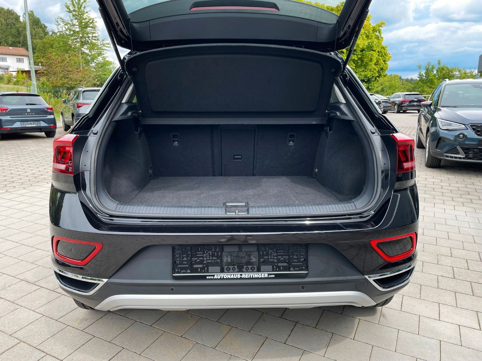 Volkswagen T-Roc Style - Samsaru's Car Outlet