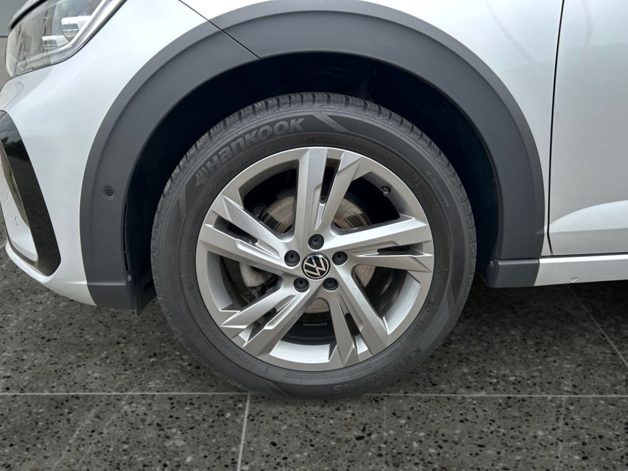 Volkswagen Taigo 1.0 TSI DSG R-Line - Samsaru's Car Outlet