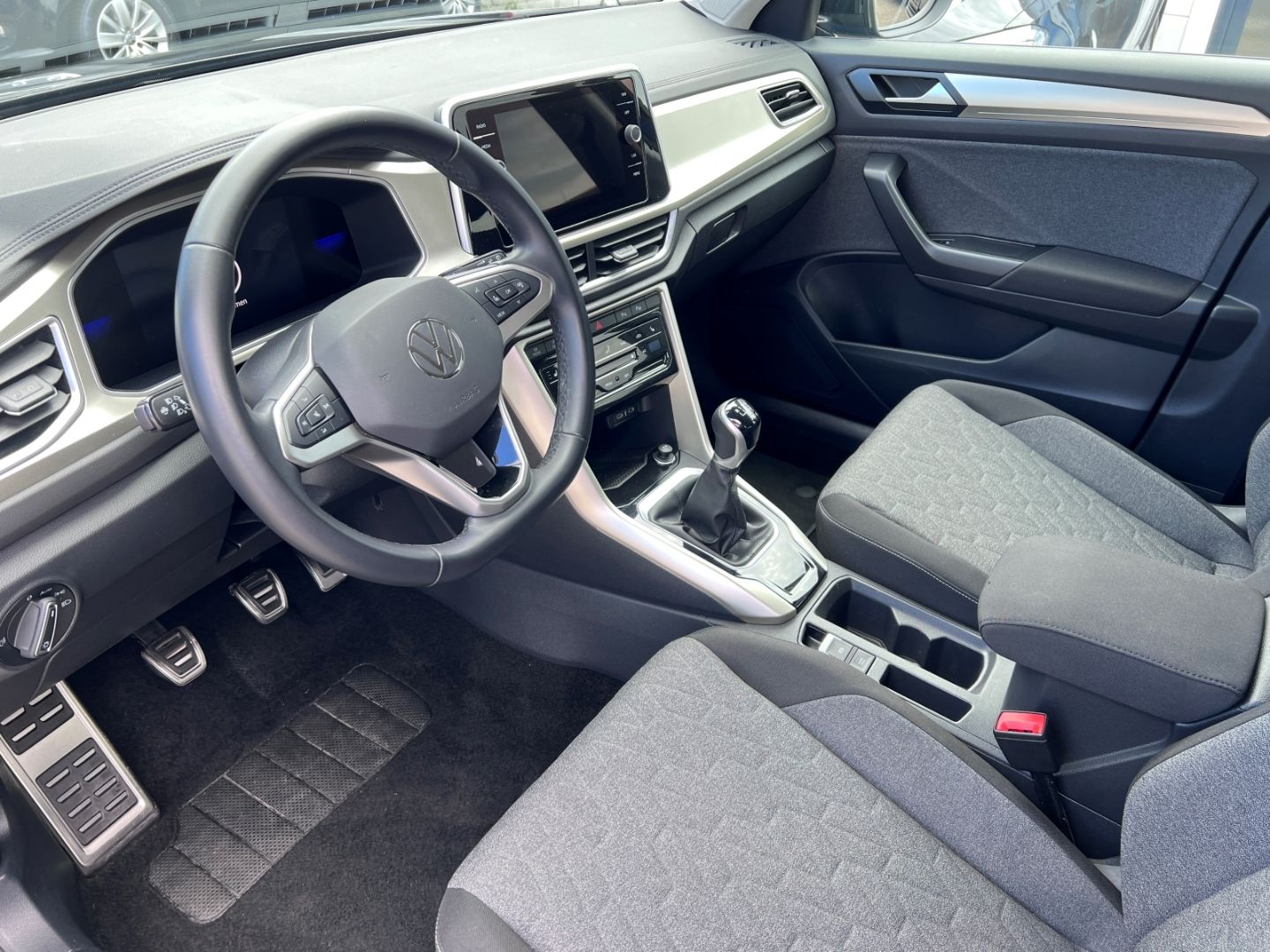 Volkswagen T-Roc 1.0TSI Move - Samsaru's Car Outlet