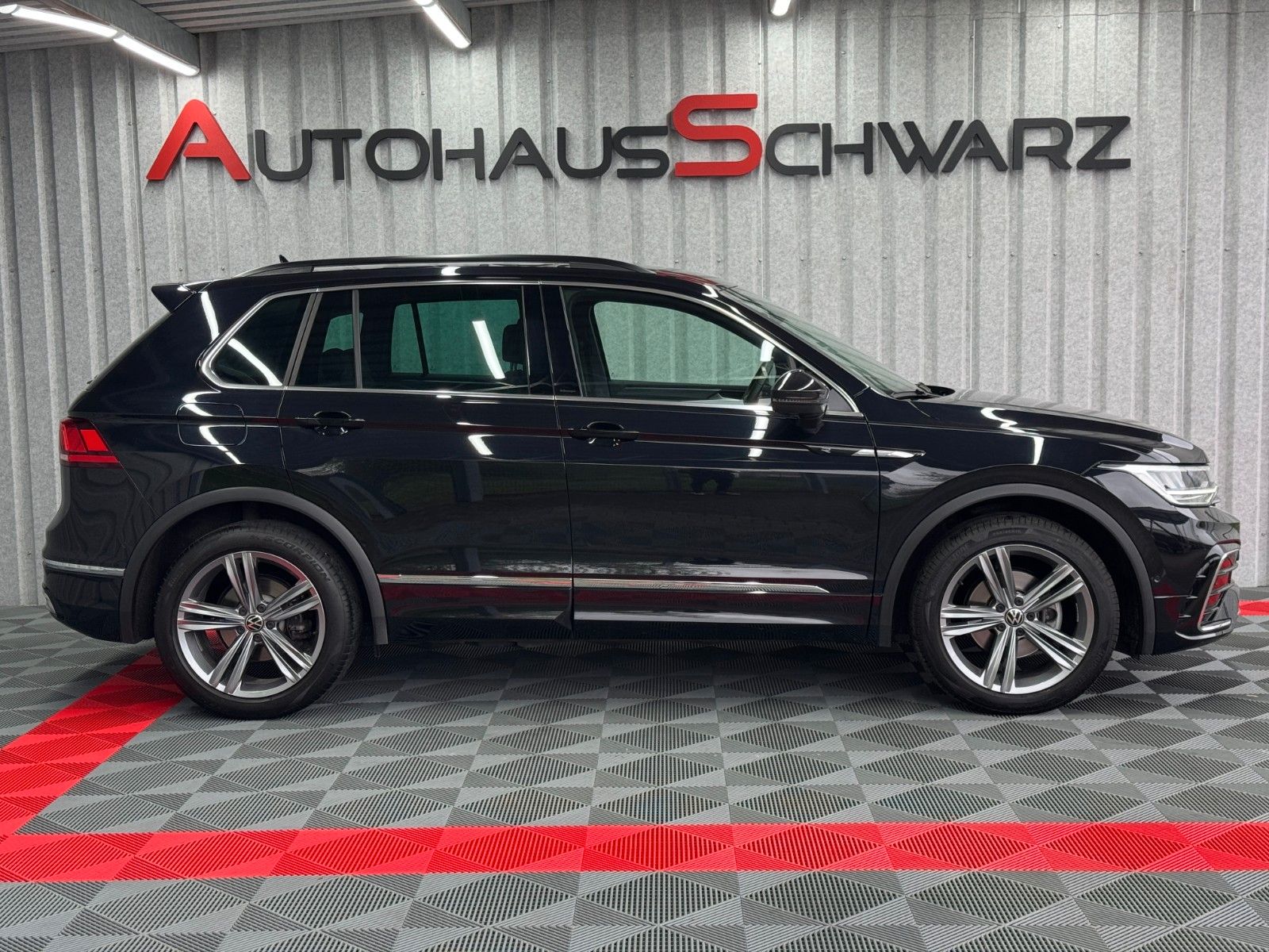 Volkswagen Tiguan R-Line DSG - Samsaru's Car Outlet