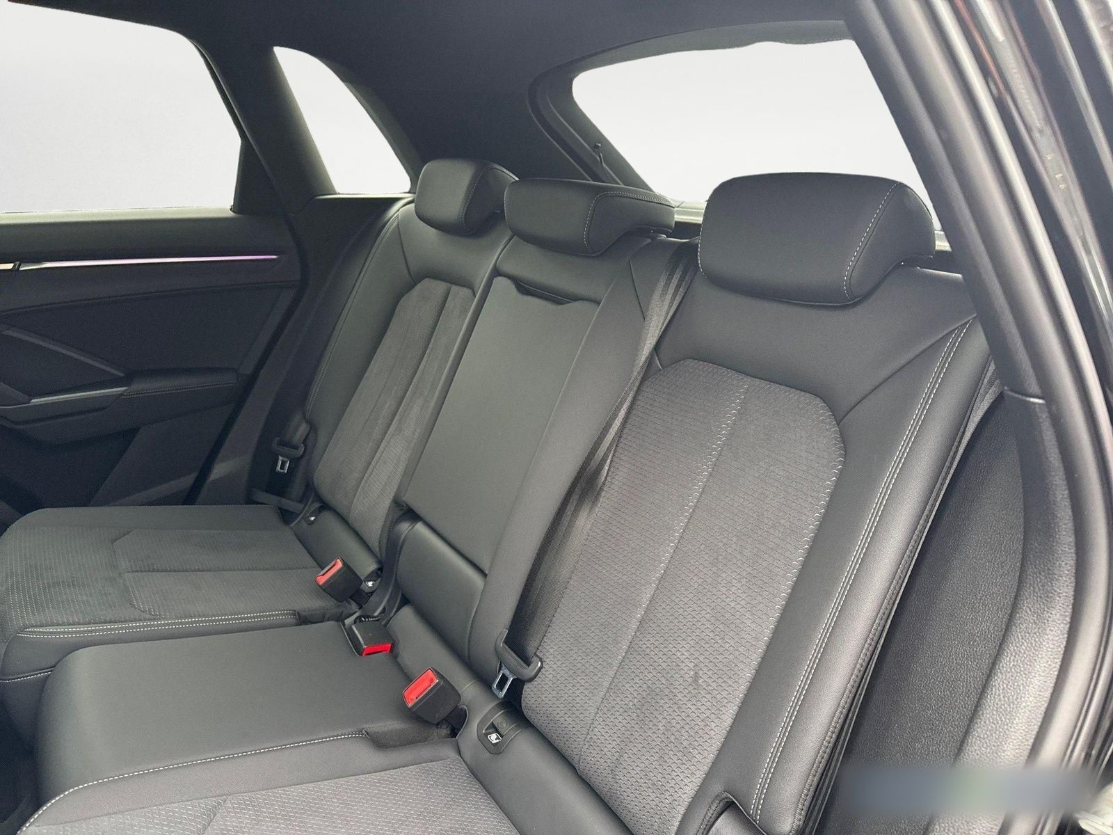 Audi Q3 45 TFSI qu S line - Samsaru's Car Outlet