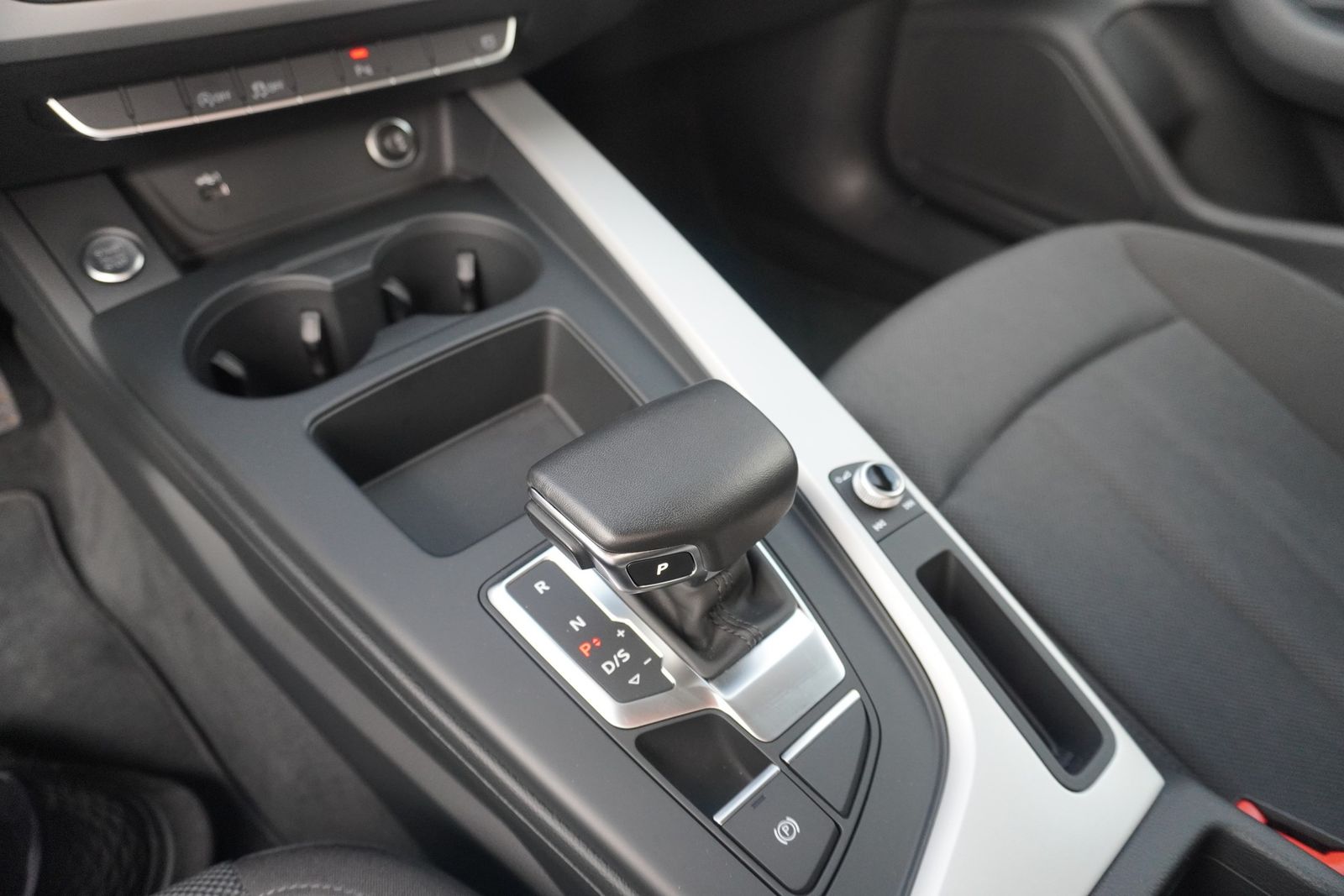 Audi A4 35 2.0 TDI Avant - Samsaru's Car Outlet