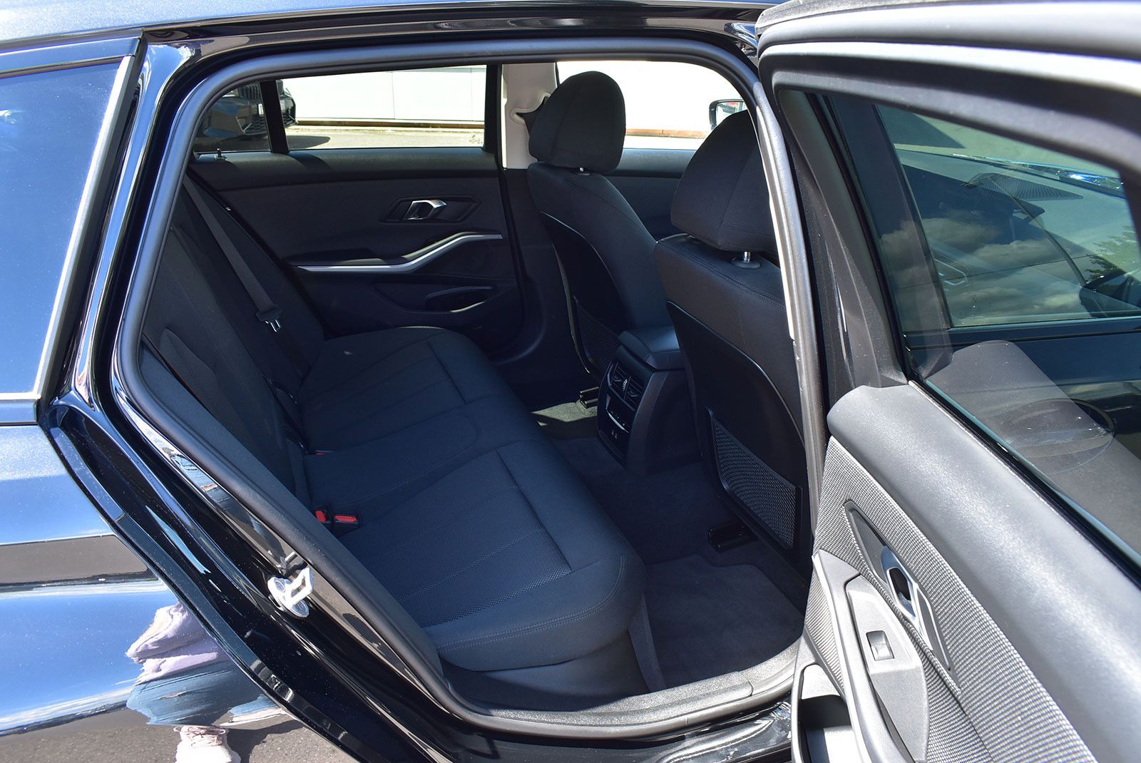 BMW 320 d xDrive - Samsaru's Car Outlet