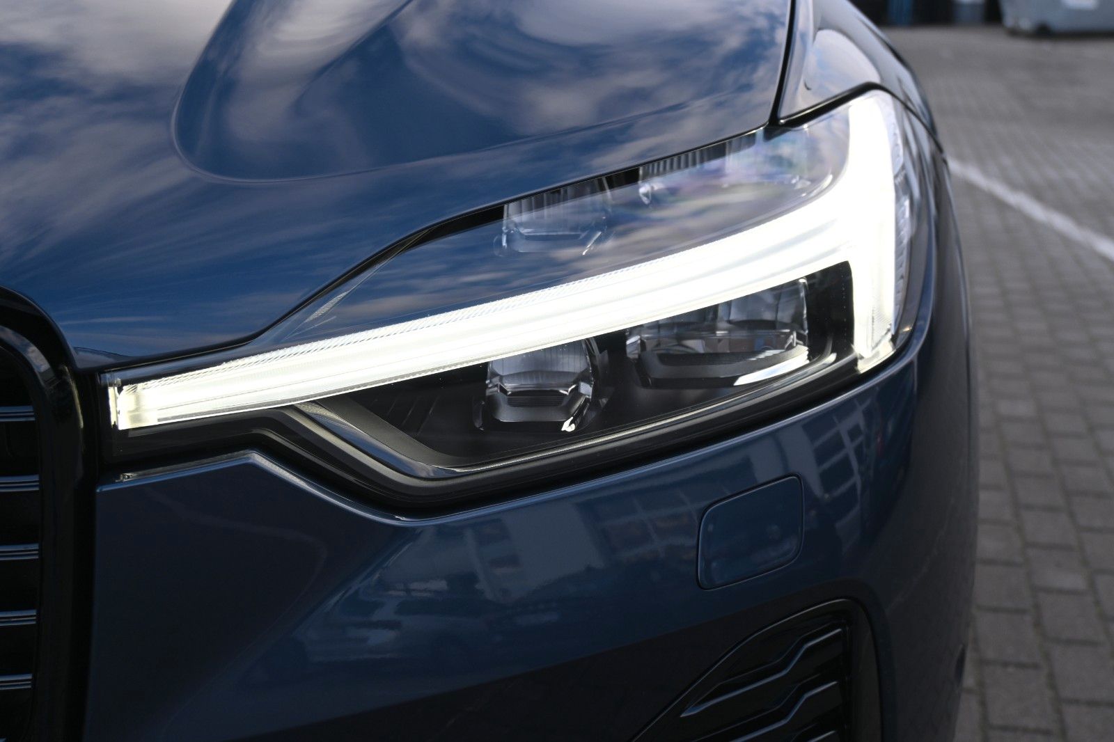 Volvo XC60 B5 AWD Plus Dark*FSHZG*360°*H&K*ACC*AHK