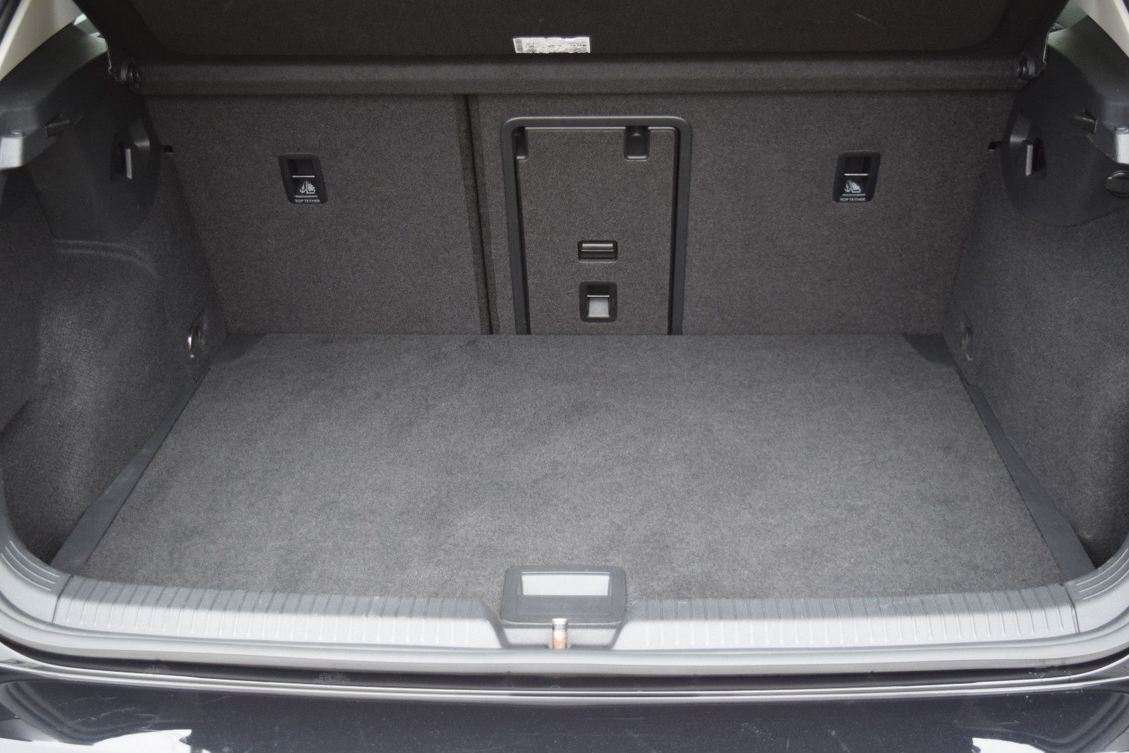 Volkswagen Golf VIII Lim. Life - Samsaru's Car Outlet
