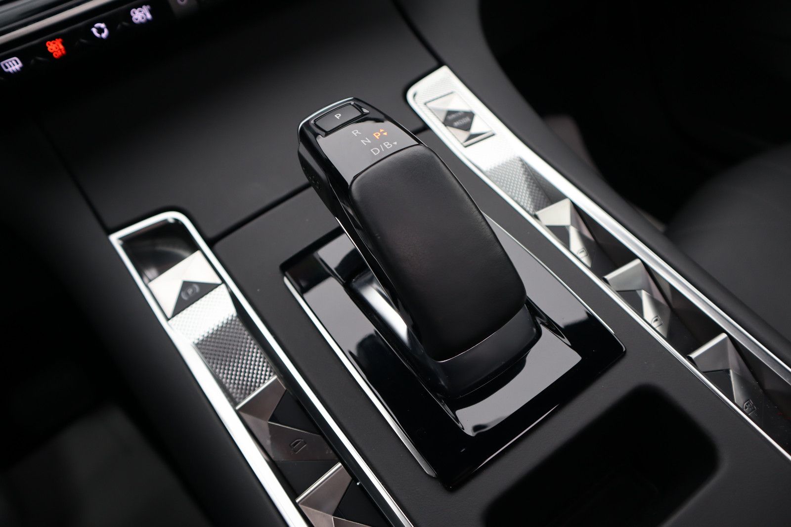 DS Automobiles DS7*Voll-Leder*Panodach*AHK*SH*el.Hkl