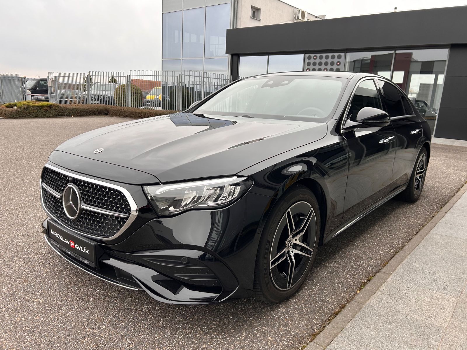Mercedes-Benz E 220d 4Matic AMG - Samsaru's Car Outlet