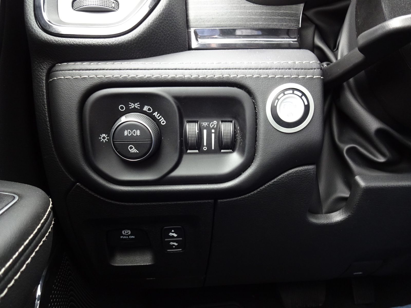 Dodge RAM Limited Night Edition 5.7L V8 HEMI Crew Cab
