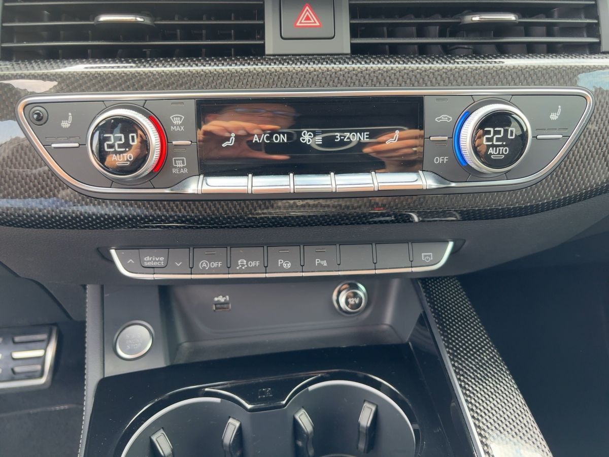 Audi A4 Avant 45 TFSI Q. S line edition - Samsaru's Car Outlet