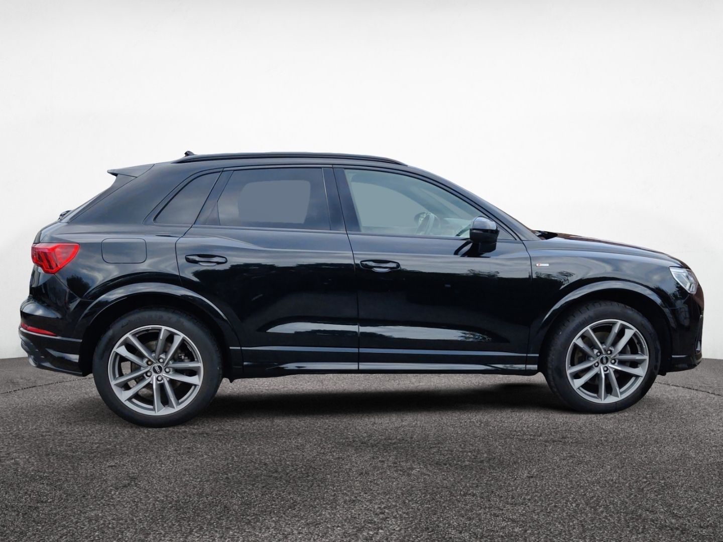 Audi Q3 40 TDI quattro S line - Samsaru's Car Outlet