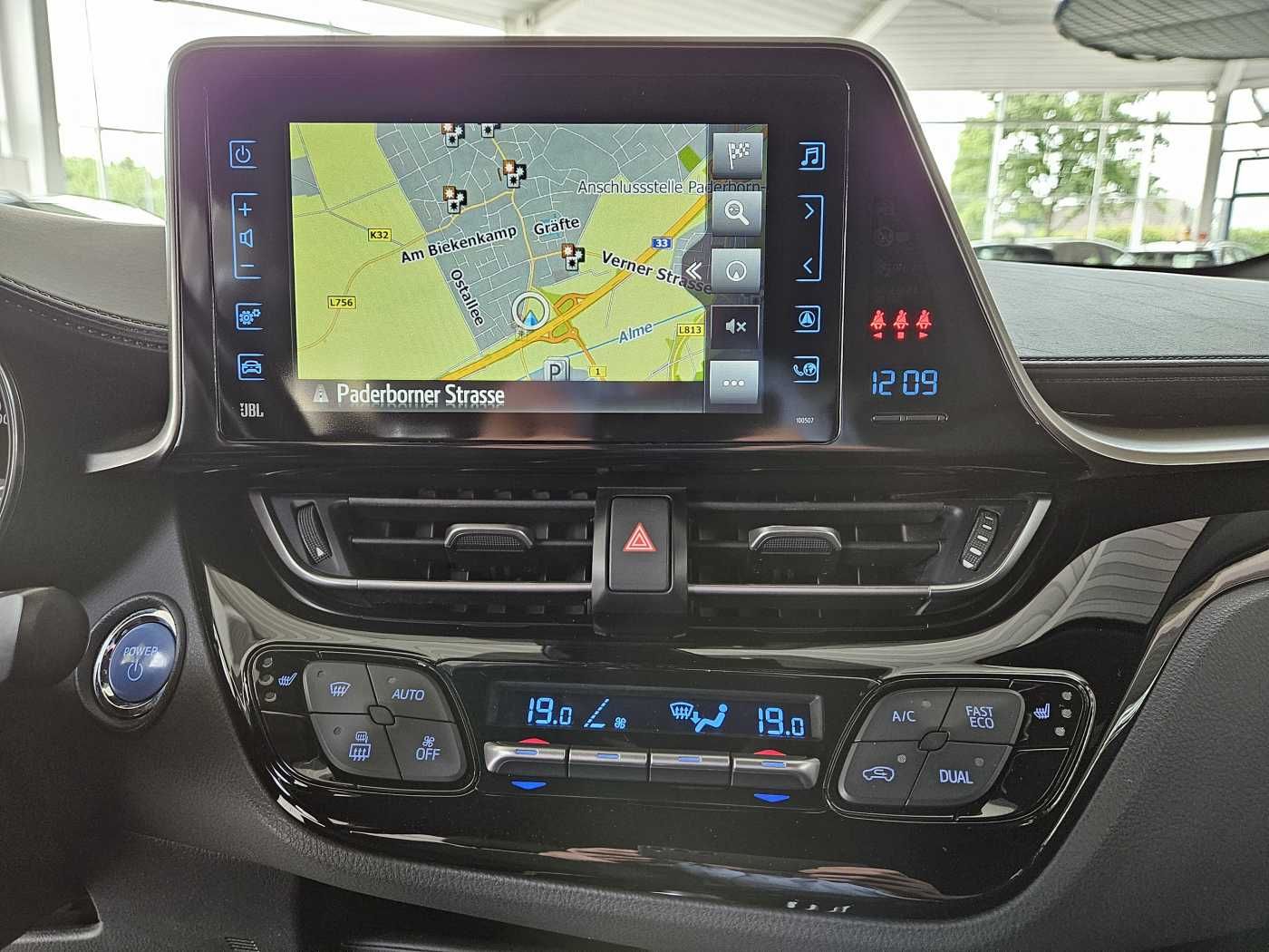 Toyota C-HR Hybrid Style - Samsaru's Car Outlet