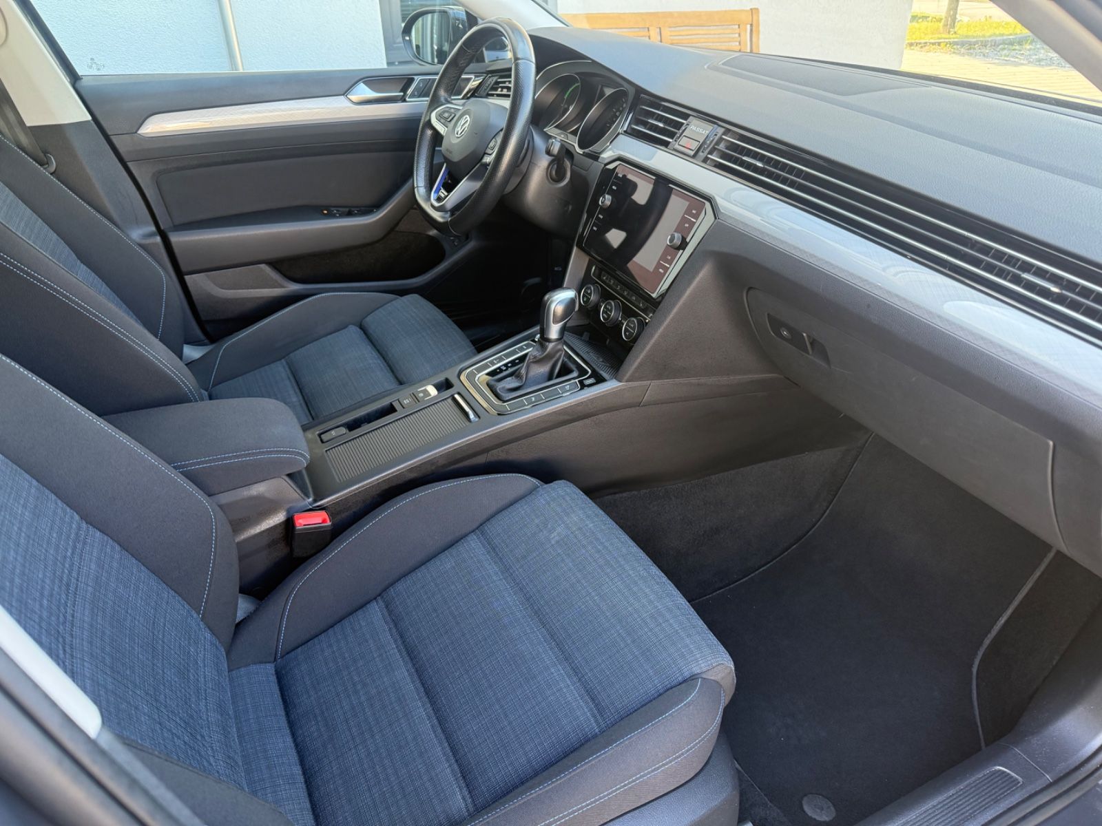 Volkswagen Passat Variant GTE - Samsaru's Car Outlet