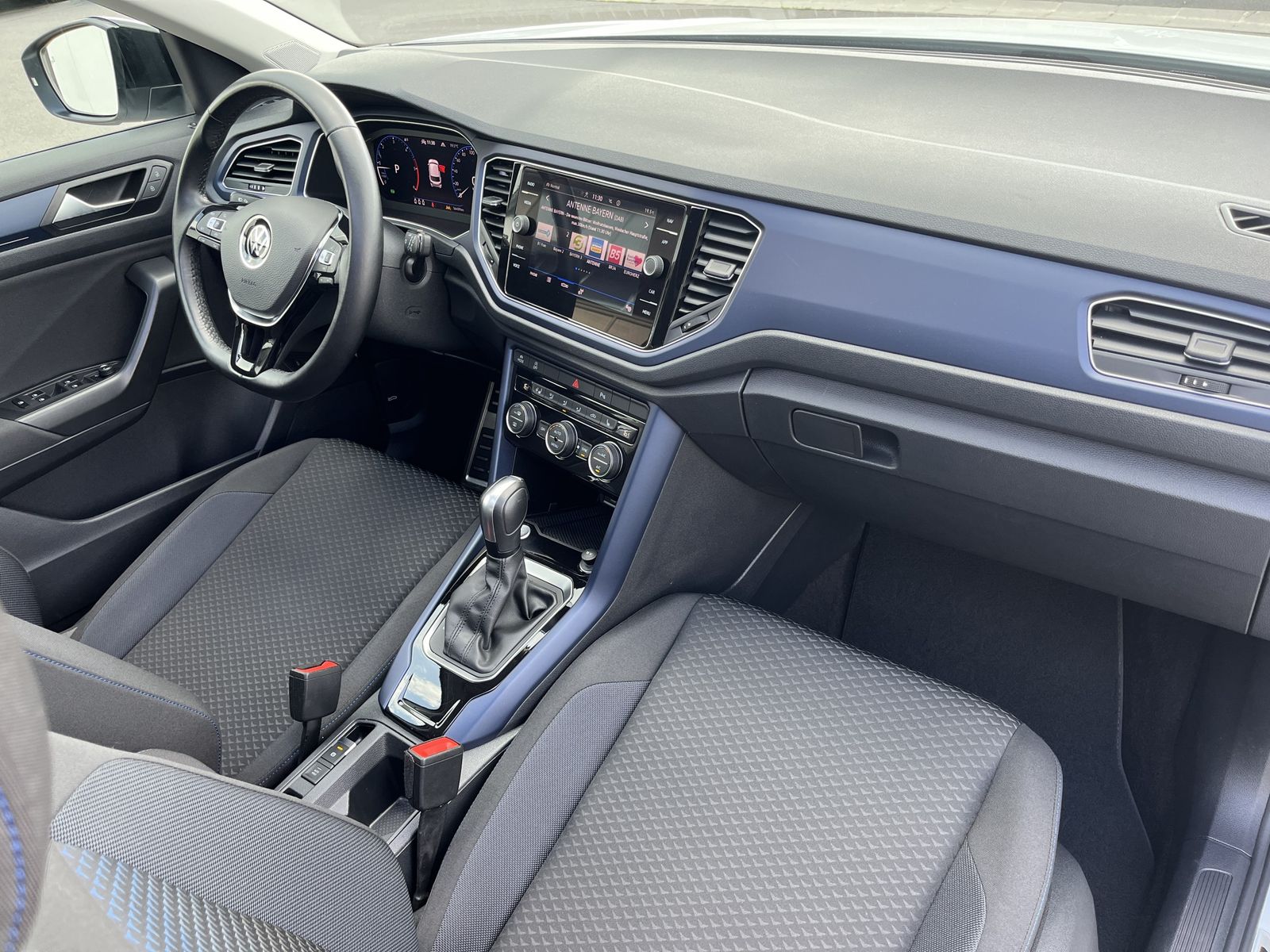 Volkswagen T-Roc 2.0 TDI DSG R-Line - Samsaru's Car Outlet