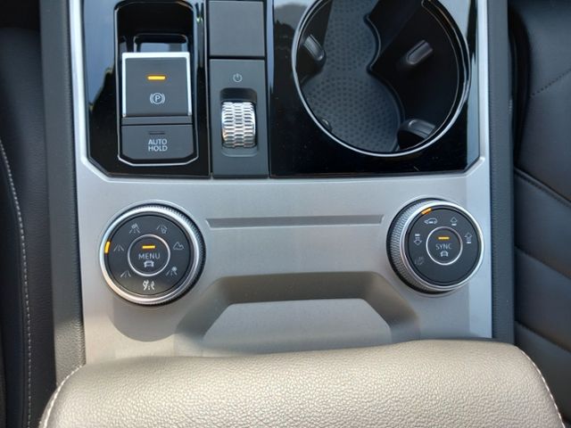 Volkswagen Touareg 3.0 TDI 4M R-Line - Samsaru's Car Outlet