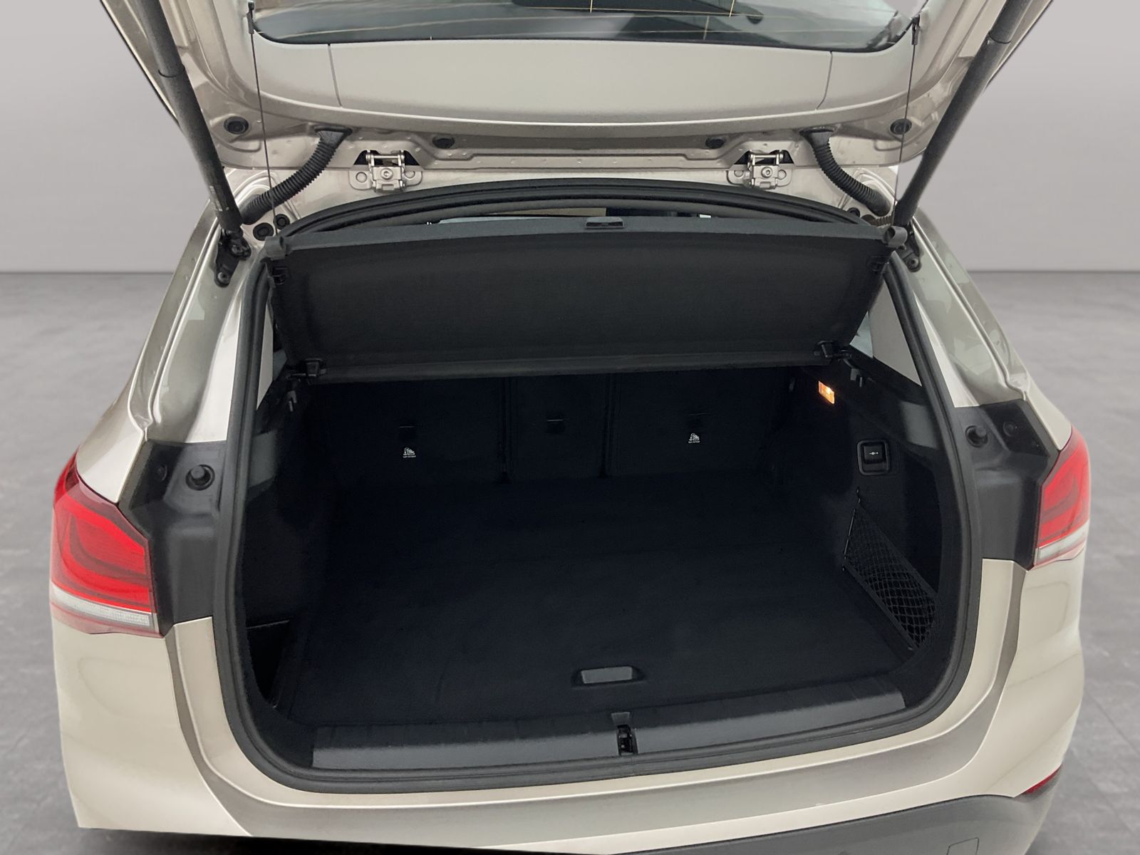 BMW X1 xDrive18d Sportsitze - Samsaru's Car Outlet