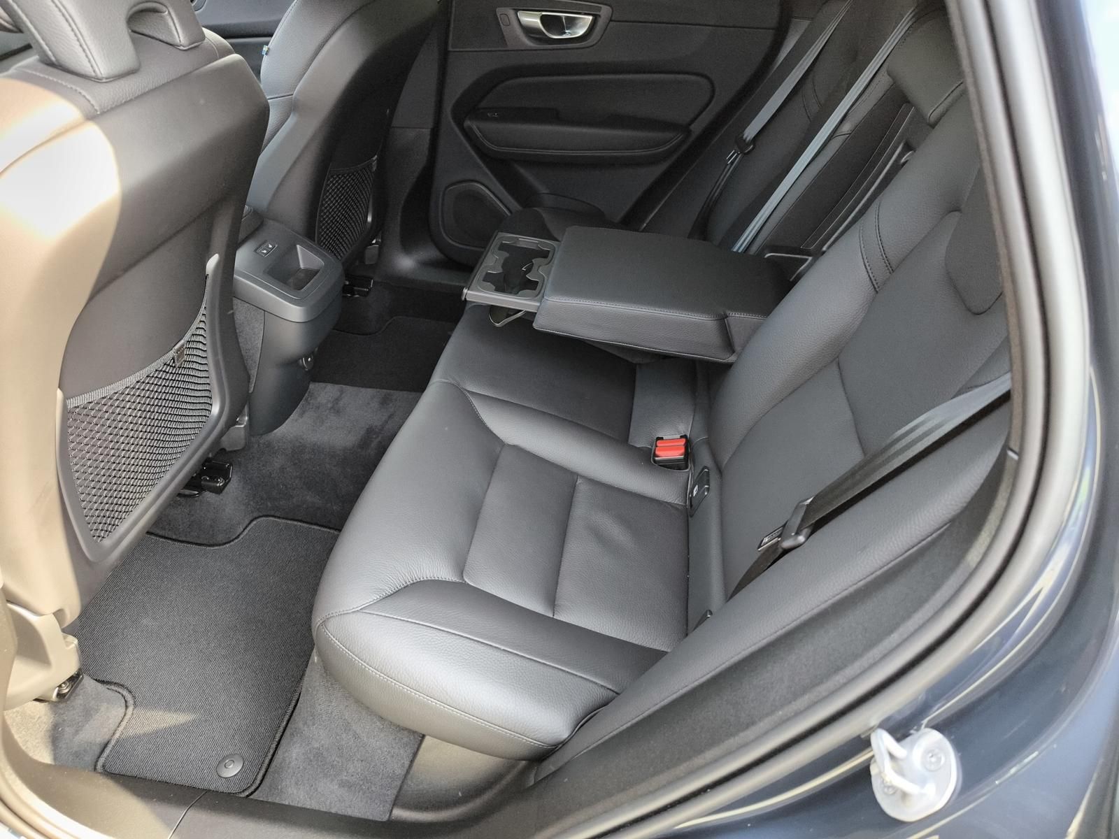 Volvo XC60 B4 Diesel AWD Aut. Plus Dark Standheizung