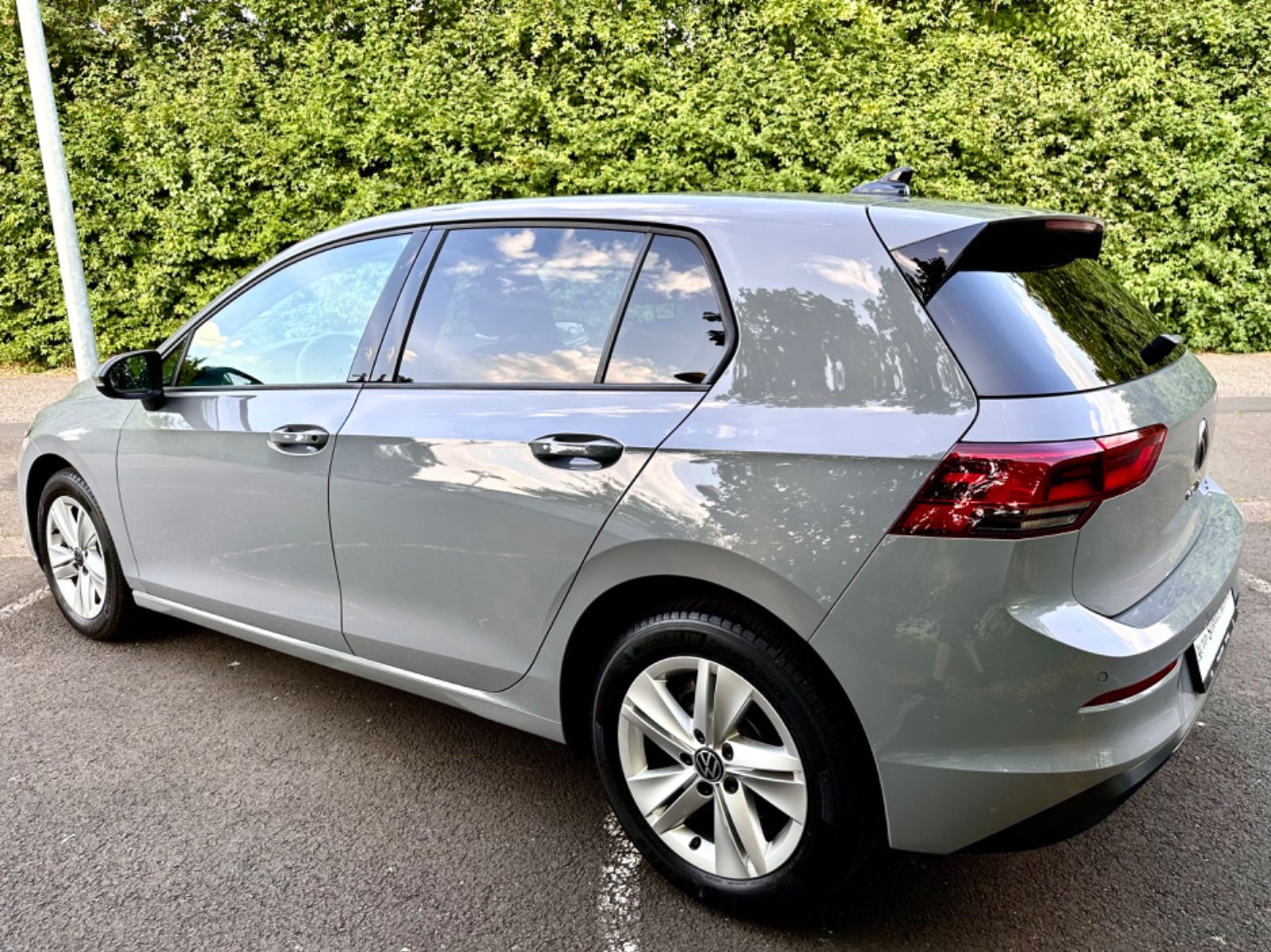 Volkswagen Golf VIII Lim.Life eTSI Automatik - Samsaru's Car Outlet