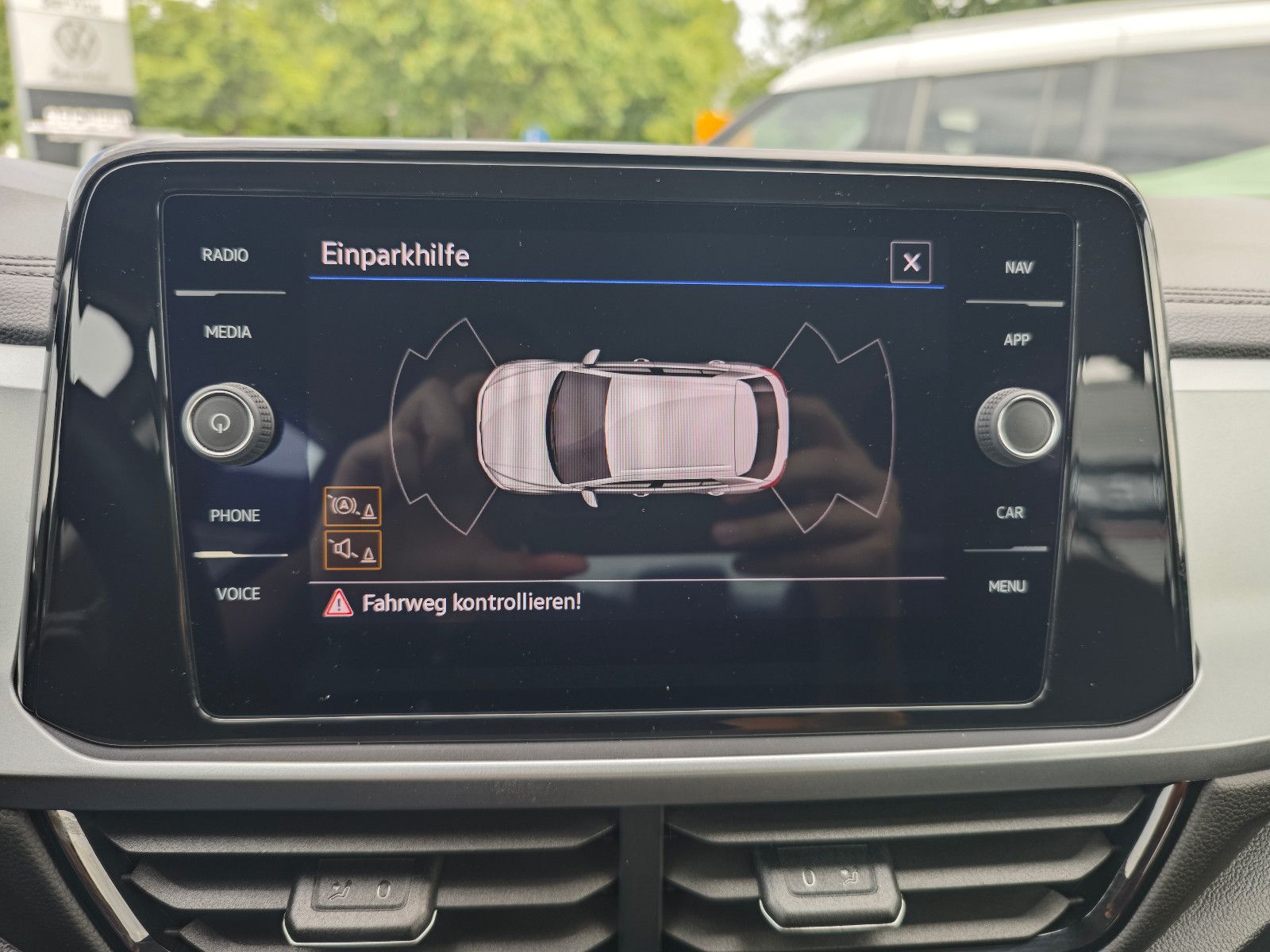 Volkswagen T-Roc Life - Samsaru's Car Outlet