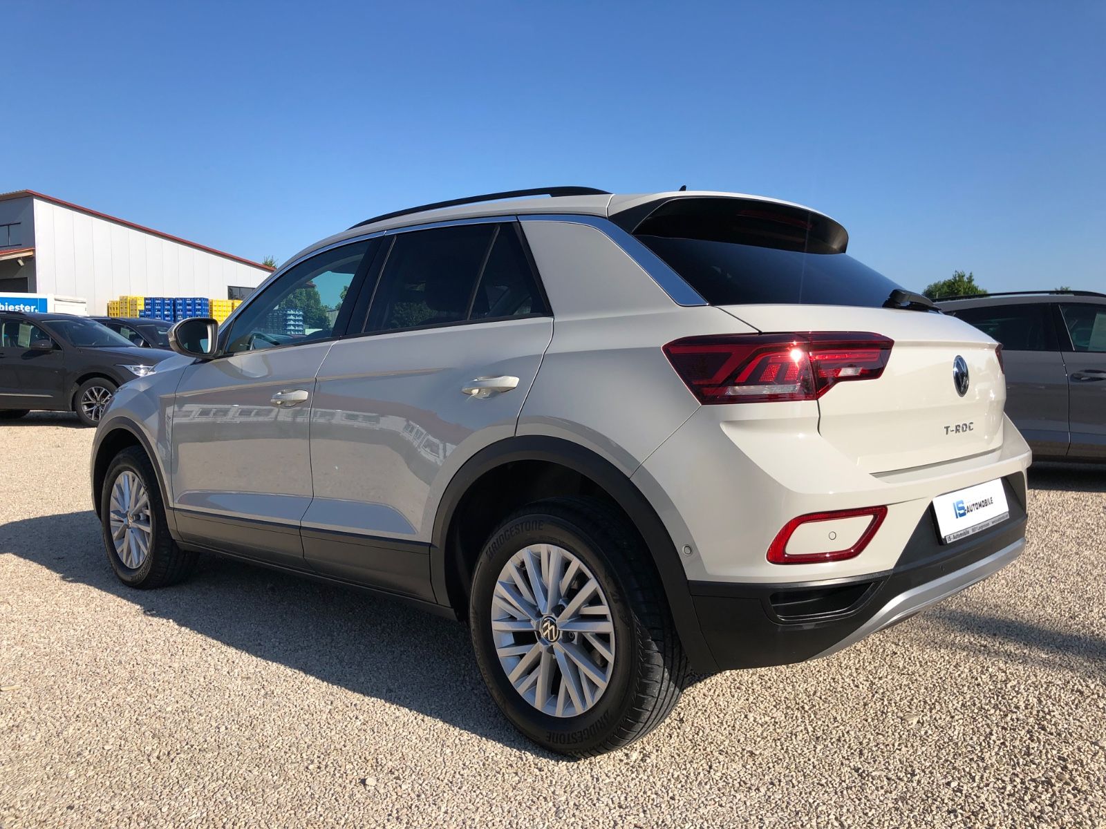 Volkswagen T-Roc Life - Samsaru's Car Outlet
