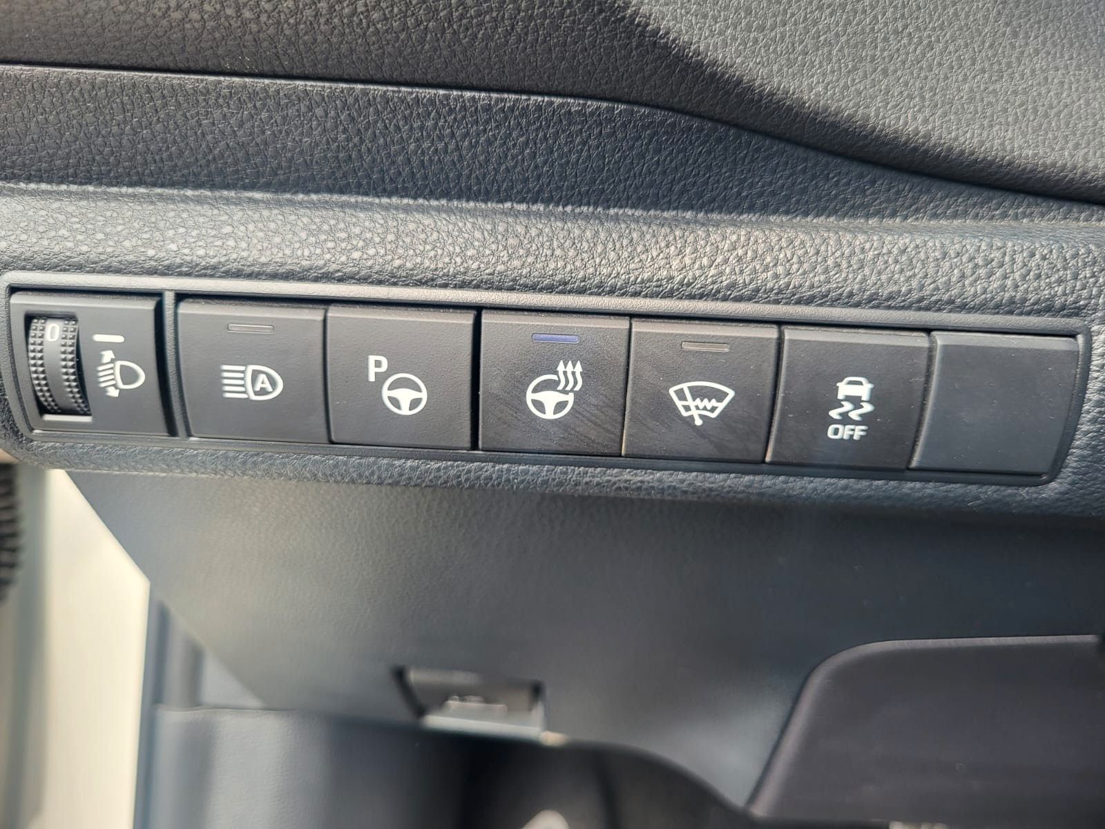 Toyota Corolla Hybrid Club - Samsaru's Car Outlet
