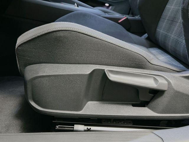Volkswagen Golf VIII 2.0 TDI DSG GTD - Samsaru's Car Outlet