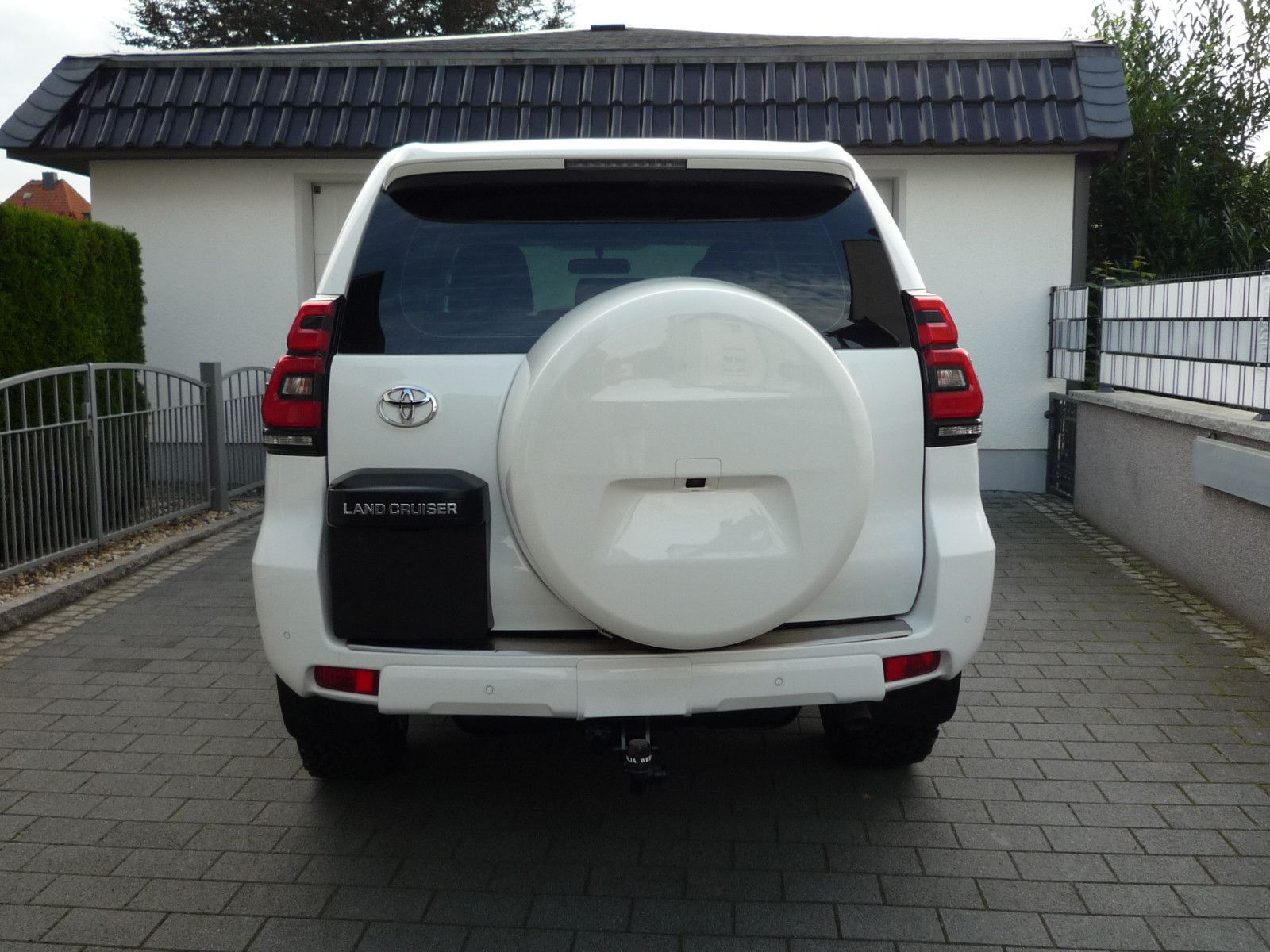 Toyota Land Cruiser Comfort/TEMPO/STHZ/AHK/RFK/NAV/1.HD