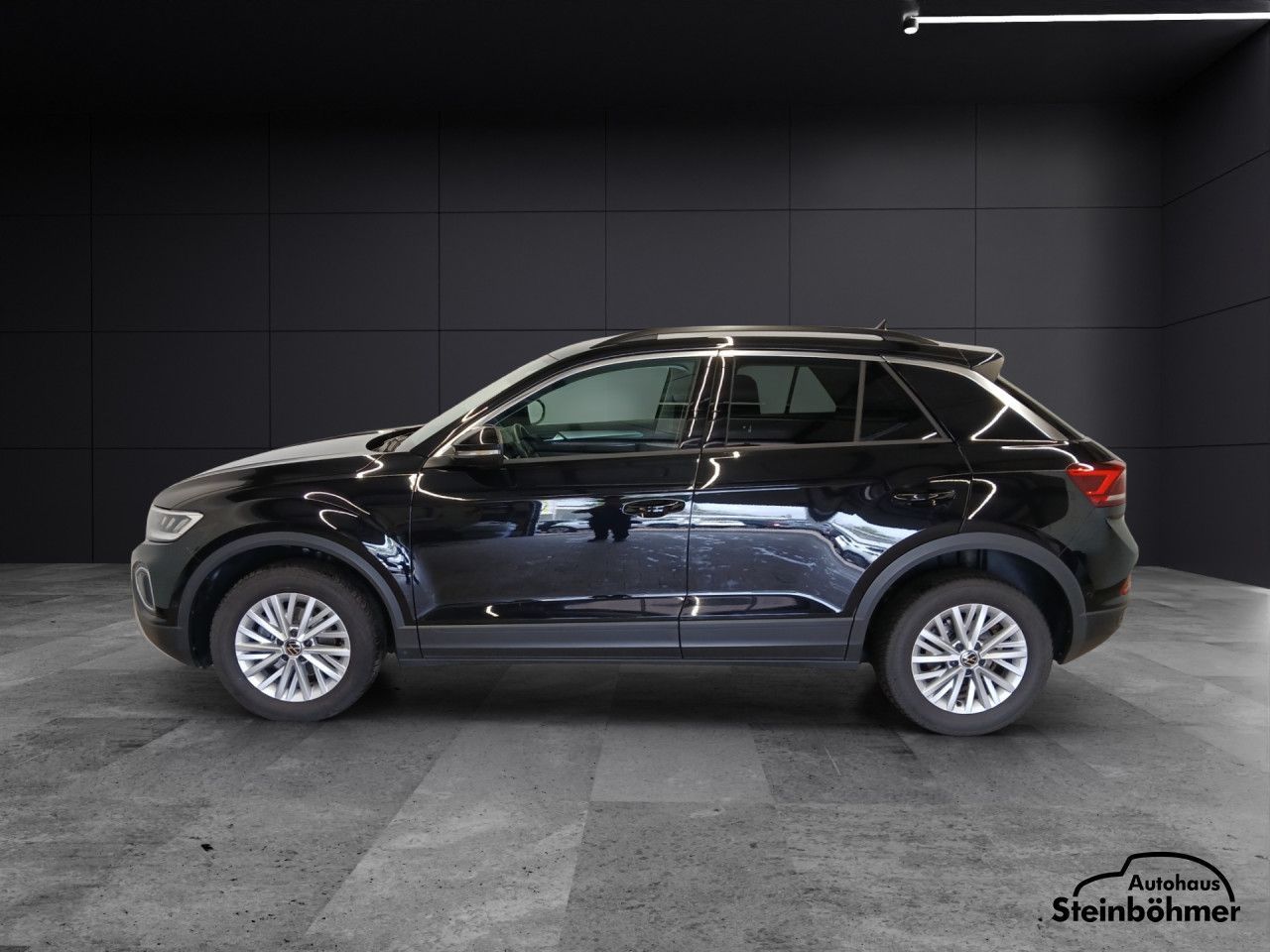 Volkswagen T-ROC Life 1.5TSI DSG - Samsaru's Car Outlet