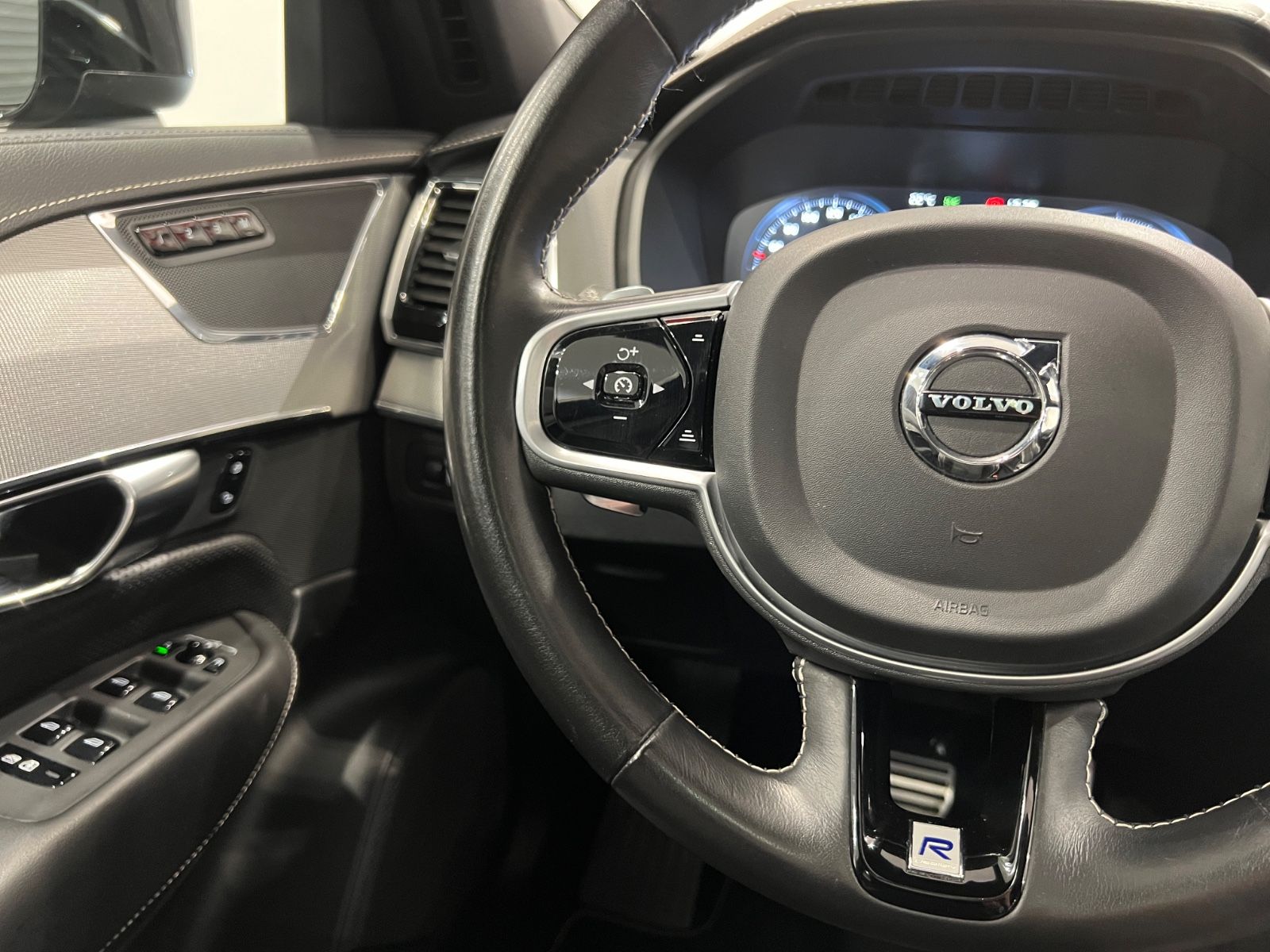 Volvo XC90 R Design AWD - Samsaru's Car Outlet