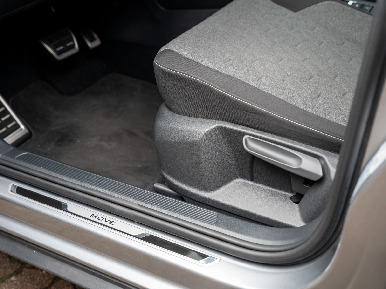 Volkswagen T-ROC MOVE T-Roc MOVE 1.5 l TSI - Samsaru's Car Outlet