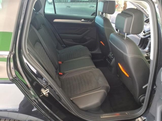 Volkswagen Passat Variant 2.0 TDI Elegance 4M - Samsaru's Car Outlet