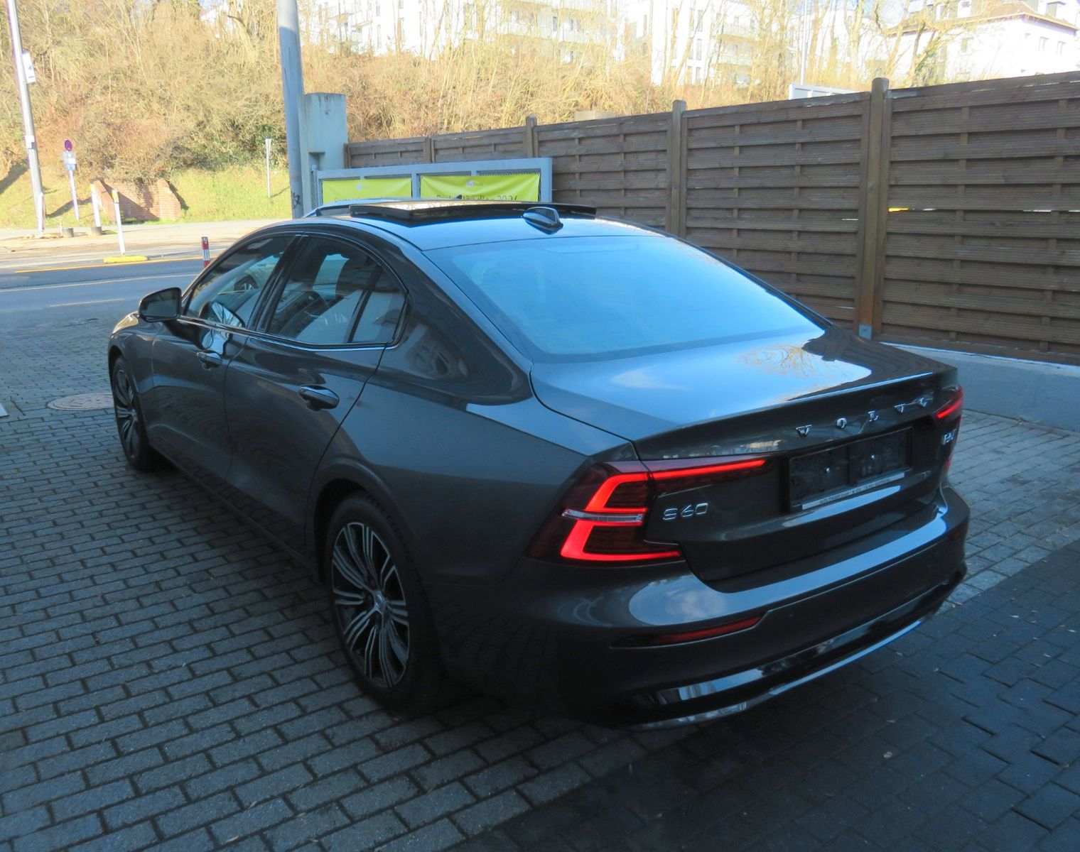 Volvo S60 Ultimate Dark AWD // Pano, Pilot, 360°
