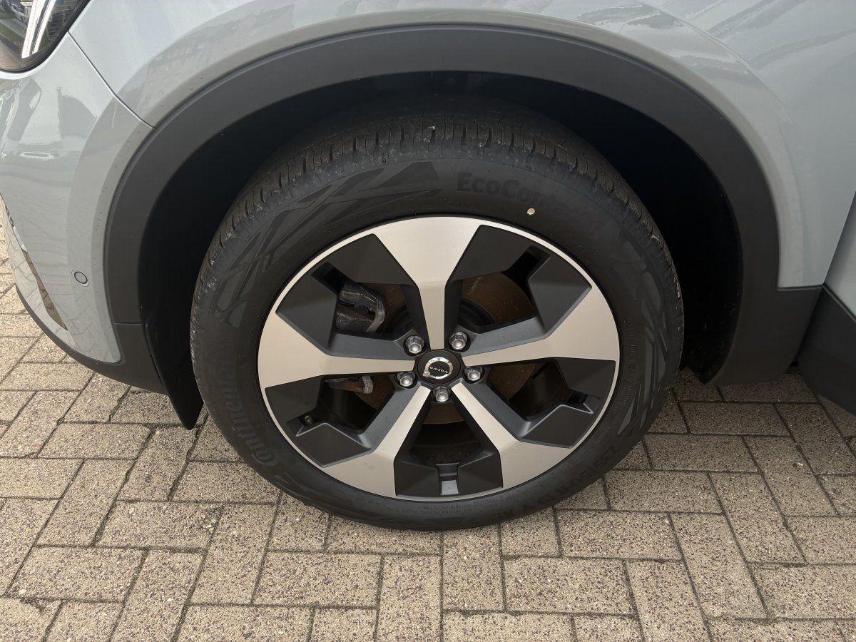 Volvo XC40 B3 Plus Dark 8-Fach Aktionspreis