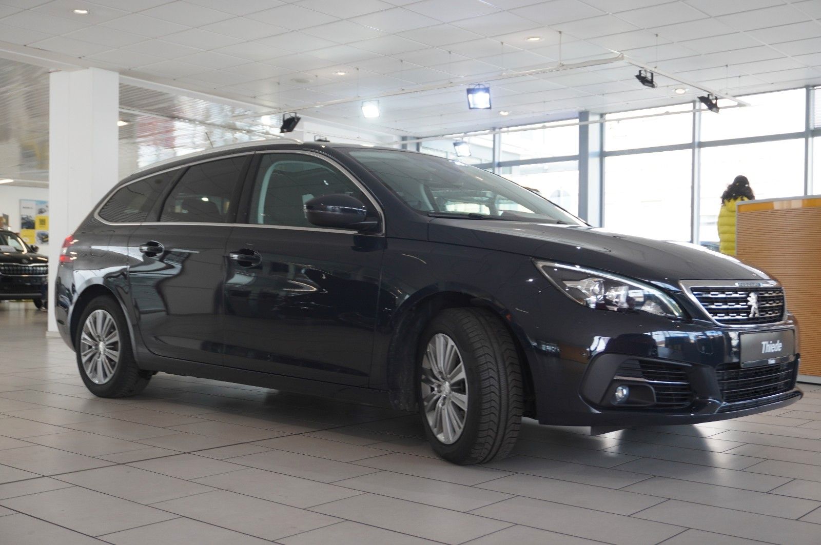 Peugeot 308 SW 1.5D ALLURE - Samsaru's Car Outlet