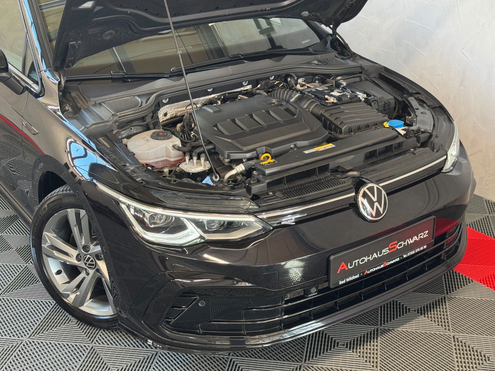 Volkswagen Golf VIII Variant R-Line - Samsaru's Car Outlet