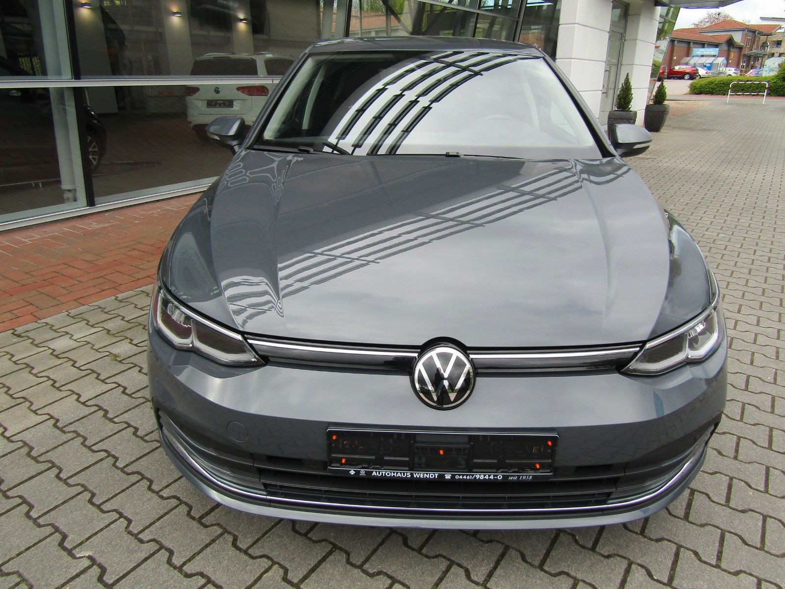 Volkswagen Golf VIII 1.5 TSI - Samsaru's Car Outlet