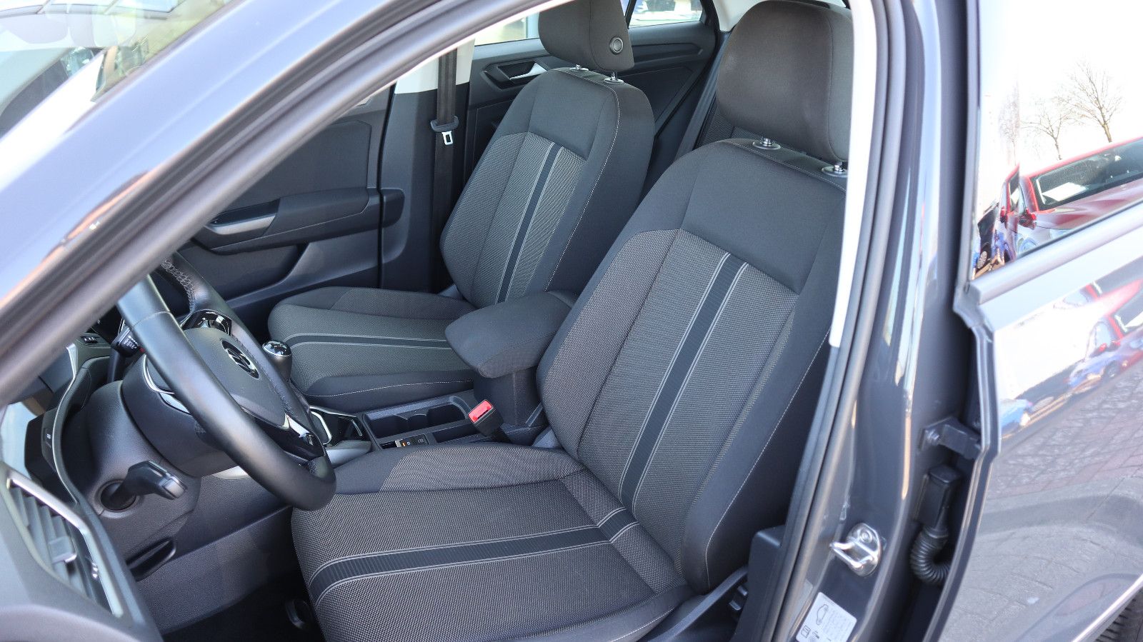 Volkswagen T-Roc Style 2.0 TDI - Samsaru's Car Outlet