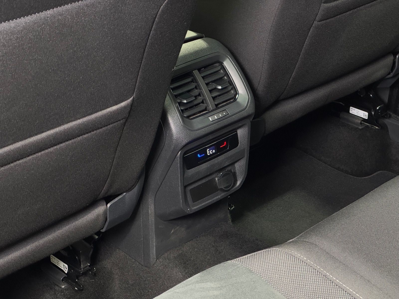 Volkswagen Tiguan Life 1.4 TSI eHybrid - Samsaru's Car Outlet