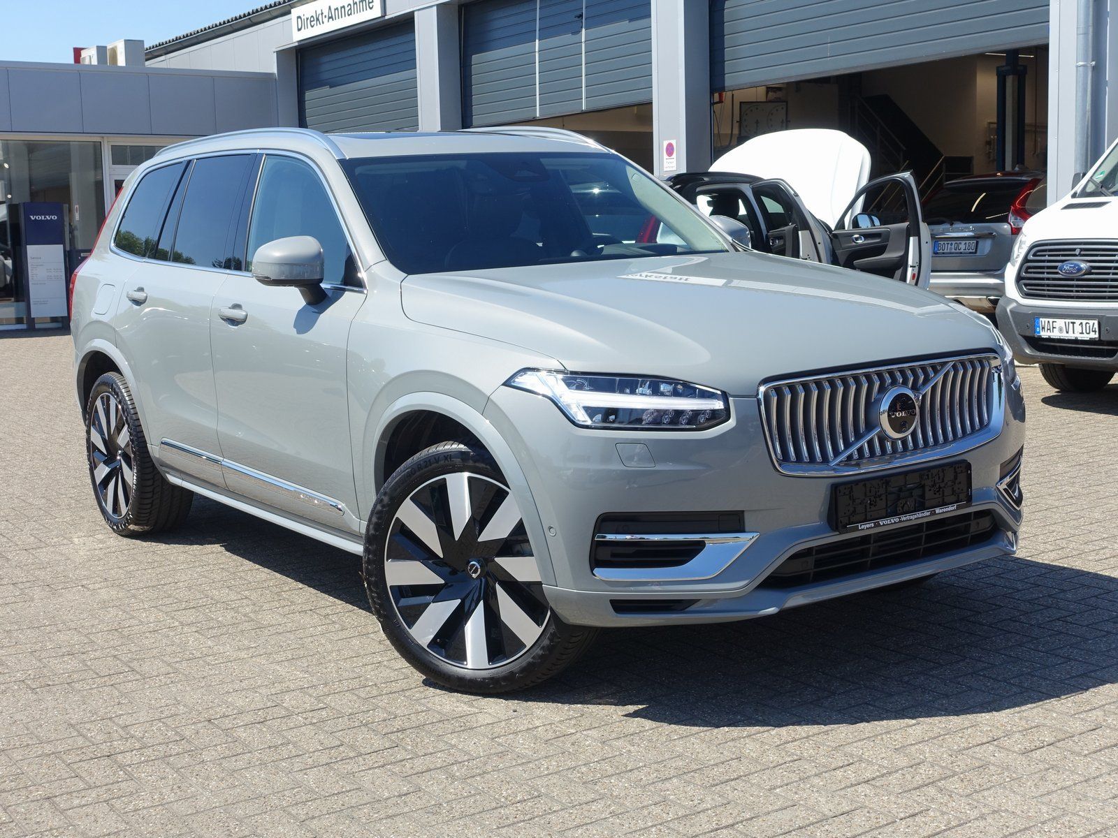 Volvo XC90 Recharge Ultimate Bright T8 AWD - Samsaru's Car Outlet